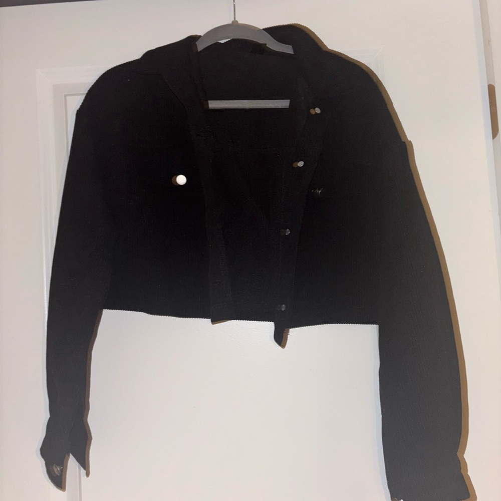 Black cropped ribbed jacket